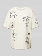 Jake*s Casual T-Shirt mit Allover-Muster in Offwhite, Größe M