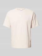 ADIDAS SPORTSWEAR T-Shirt mit Label-Stitching in Beige, Größe L