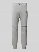 REVIEW Tapered Fit Sweatpants mit Label-Print in Hellgrau Melange, Grö...