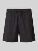 Emporio Armani Regular Fit Badeshorts mit Logo-Badge in Black, Größe X...