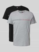 Tommy Jeans T-Shirt mit Label-Print in Metallic Rot, Größe XS