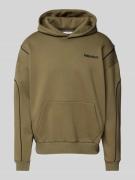 REVIEW Hoodie mit Label-Print in Oliv, Größe L