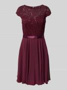 Jake*s Cocktail Cocktailkleid mit Häkelspitze in Bordeaux, Größe 46