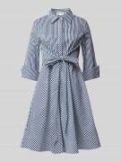 Apricot Knielanges Kleid mit Bindegürtel in Marine, Größe L