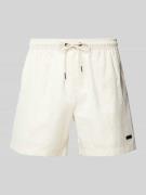 BOSS Relaxed Fit Badeshorts mit Label-Badge Modell 'Jacques' in Ecru, ...