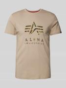 Alpha Industries T-Shirt mit Label-Print in Sand, Größe L