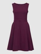 Paradi Kleid mit Rundhalsausschnitt in Aubergine, Größe 46