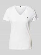 Tommy Hilfiger T-Shirt mit V-Ausschnitt Modell 'HERITAGE' in Weiss, Gr...