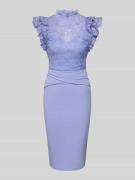 Lipsy Cocktailkleid mit Stehkragen und Häkelspitze in Hellblau, Größe ...