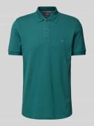 Christian Berg Men Poloshirt mit Label-Stitching in Metallic Gruen, Gr...