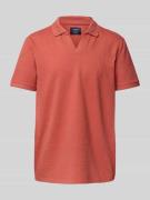MCNEAL Regular Fit Poloshirt mit V-Ausschnitt in Terra, Größe L