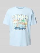 Tommy Jeans Relaxed Fit T-Shirt mit Motiv-Print in Hellblau, Größe XXL