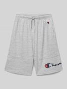 CHAMPION Regular Fit Sweatshorts mit Label-Print in Mittelgrau Melange...