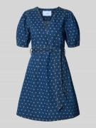 YAS Mini Jeanskleid mit Bindegürtel Modell 'PRIKKA' in Jeansblau, Größ...