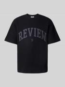REVIEW T-Shirt mit Label-Print in Black, Größe L