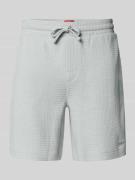HUGO Regular Fit Sweatshorts mit Strukturmuster Modell 'Austin' in Hel...