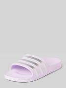 adidas Sportswear Slides mit Label-Detail Modell 'ADILETTE AQUA' in Fl...