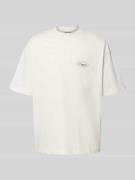 PROHIBITED T-Shirt mit Label-Stitching und Rundhalsausschnitt in Offwh...