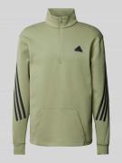 adidas Sportswear Sweatshirt mit Känguru-Tasche in Oliv, Größe S