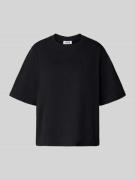 EDITED Boxy Fit T-Shirt mit Rundhalsausschnitt Modell 'Nola' in Black,...