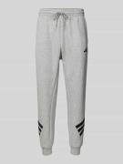 adidas Sportswear Regular Fit Sweatpants mit Label-Stitching in Mittel...