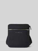 Emporio Armani Umhängetasche mit Label-Applikation in Black, Größe 1