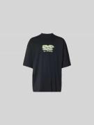 VETEMENTS Regular Fit T-Shirt mit Motiv-Print in Black, Größe L