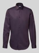 Jake*s Slim Fit Business-Hemd mit Knopfleiste in Aubergine, Größe 39/4...