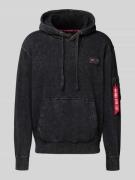 Alpha Industries Hoodie mit Reißverschlusstasche am Ärmel in Black, Gr...