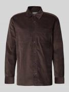 Calvin Klein Jeans Easy Fit Cordhemd mit Brusttaschen in Dunkelbraun, ...