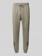 adidas Sportswear Sweatpants mit elastischem Bund in Schilf, Größe L