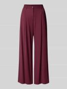 Apricot Wide Fit Stoffhose aus Viskose-Mix mit Bundfalten in Bordeaux,...