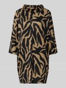 Apricot Relaxed Fit Strickkleid mit weitem Rollkragen in Offwhite, Grö...