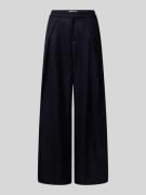 LOLLYS LAUNDRY Wide Fit Stoffhose mit Bundfalten Modell 'Zola' in Dunk...