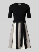 Apricot Knielanges Kleid aus Viskose-Mix in Strick-Optik in Black, Grö...