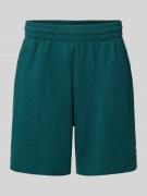 adidas Originals Relaxed Fit Shorts mit Strukturmuster in Dunkelgruen,...
