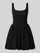 Only Tailliertes Minikleid mit U-Ausschnitt Modell 'SOEMO' in Black, G...