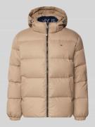 Tommy Jeans Regular Fit Daunenjacke mit Logo Stitching in Beige, Größe...