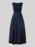 Christian Berg Cocktail Abendkleid mit Bindegürtel und rückseitigem Re...