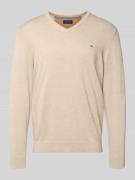 Christian Berg Men Strickpullover mit V-Ausschnitt in Sand Melange, Gr...