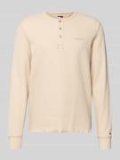Tommy Jeans Regular Fit Langarmshirt aus reiner Baumwolle in Beige, Gr...