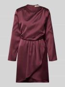 Rinascimento Knielanges Cocktailkleid mit Rundhalsausschnitt in Bordea...