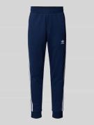 adidas Originals Sweatpants mit elastischem Bund in Marine, Größe L