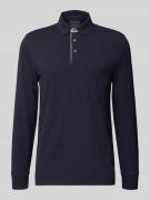 bugatti Regular Fit Poloshirt mit Kontrastkragen und Label-Stitching i...