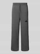 adidas Sportswear Sweatpants mit elastischem Bund und Tunnelzug in Ant...