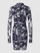 Review Minikleid aus Mesh mit Batikmuster in Black, Größe S