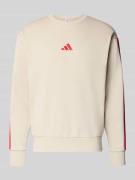 adidas Sportswear Sweatshirt mit Label-Stitching in Beige, Größe L