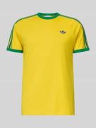 adidas Originals T-Shirt mit Label-Stitching in GELB, Größe L