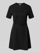 Tommy Hilfiger Tailliertes Sweatkleid aus reiner Baumwolle in BLACK, G...