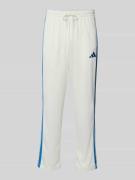 adidas Sportswear Straight Fit Sweatpants mit Logo-Stitching in Offwhi...